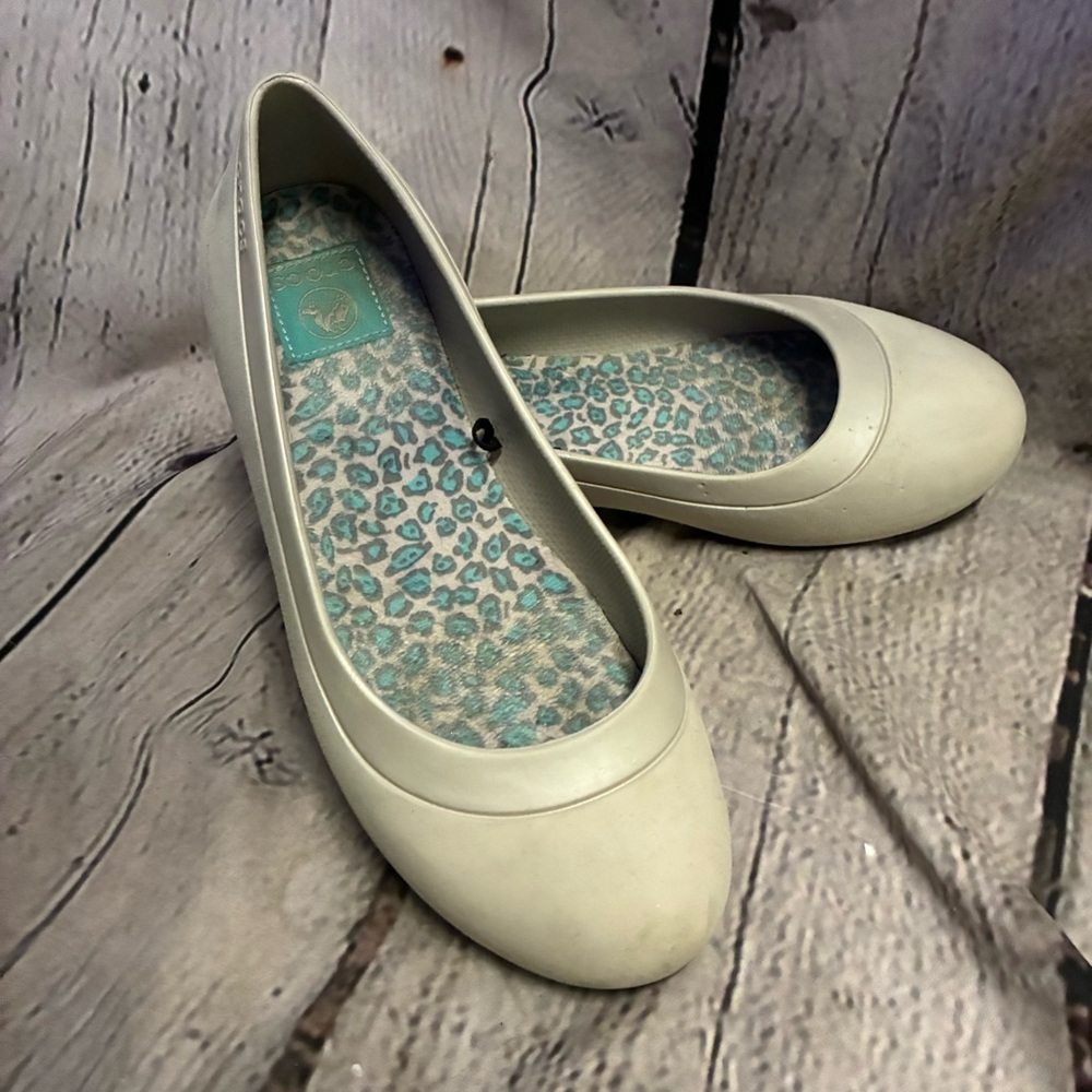 CROCS Light Gray Mammoth Leopard Ballet Flats Womens Sz 9 Slip On Shoes AS IS‎